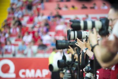 Rusya, Moskova, Ağustos 2017: futbolda fotoğrafçılar Spartak Moskova-Lokomotif Moskova aynı. Haber fotoğrafçılığı