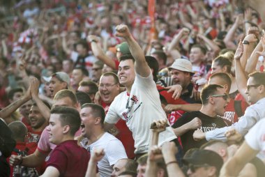 Rusya, Moskova, Ağustos 2017: Hayranları Spartak'ın futbol kulübü (Moskova) memnun kapıyı futolist club Lokomotiv (Moskova gol ile)