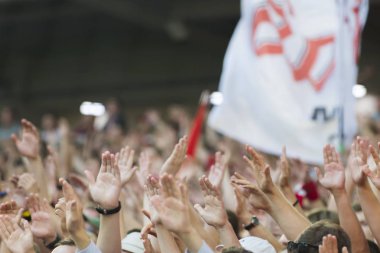 Stadyum podyumda alkışlar futbol taraftarları