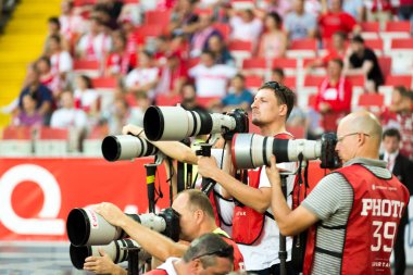 Rusya, Moskova, Ağustos 2017: futbolda fotoğrafçılar Spartak Moskova-Lokomotif Moskova aynı. Haber fotoğrafçılığı