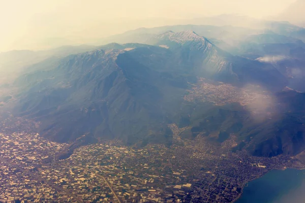 Paisaje Montaña Vista Desde Ventana Del Avión —  Fotos de Stock