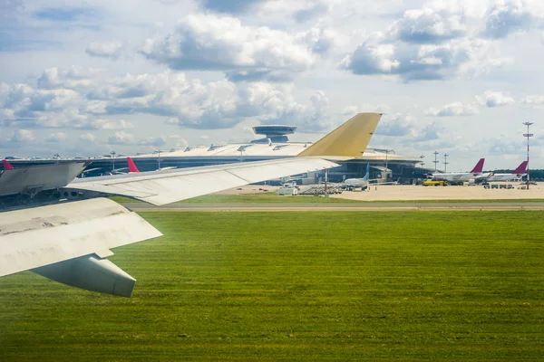 Kırma pistte iniş sırasında ise kanat