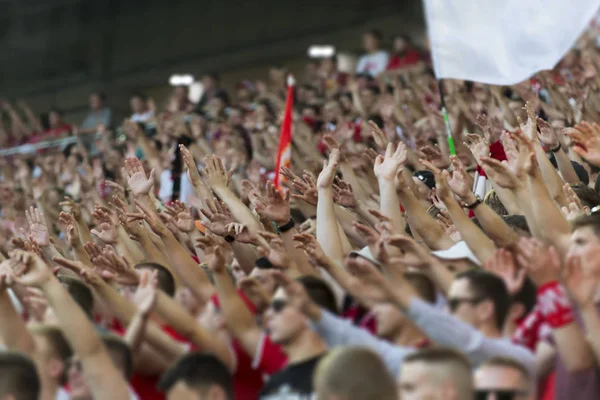 Fotbaloví Fanoušci Tleskali Pódiu Stadionu — Stock fotografie