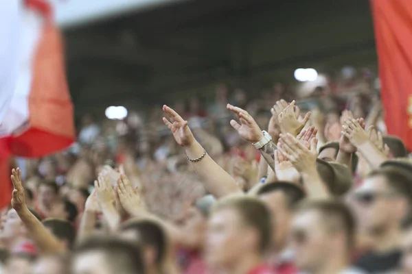 Футбольные Болельщики Аплодируют Трибуне Стадиона — стоковое фото