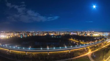 Timelapse: Tren ve uçak Moskova akşam trafik
