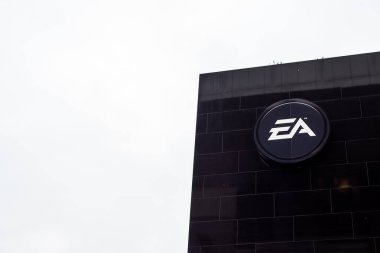 Köln, Almanya - Aralık 2017: Electronic Arts logosu bir duvar. Redwood City, Kaliforniya'da merkezi bir oyun şirket Electronic Arts olduğunu