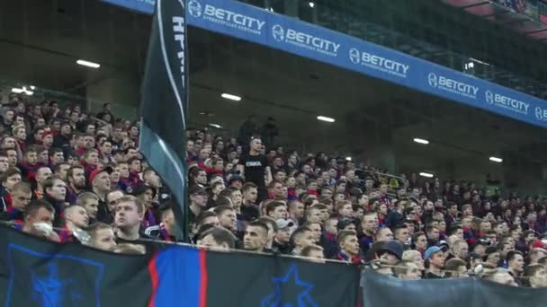 俄罗斯 莫斯科 2018年5月 莫斯科足球俱乐部的球迷在俄罗斯英超联赛冠军莫斯科莫斯科和 阿森纳之间的比赛图拉 — 图库视频影像