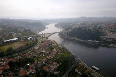 Dom luis Köprüsü ve eski şehir Porto