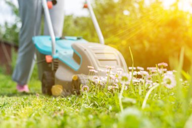 Açık alt çim biçme