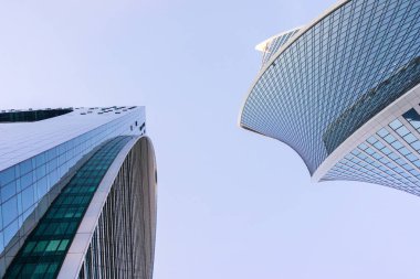 Modern gökdelenlerin düşük açılı görünüş