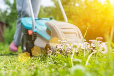 Açık alt çim biçme