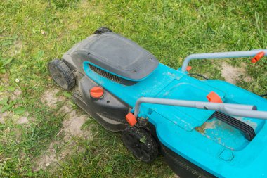 Açık alt çim biçme