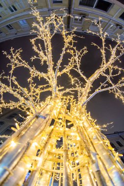 Ampul aydınlatma şeklinde ağacıyla 