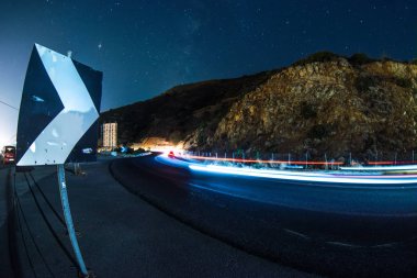 yılan gibi yolda araba hafif rotaları