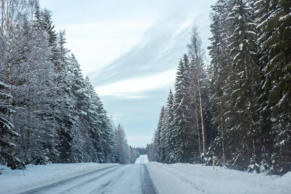 フィンランドの雪の田舎道 — ストック写真