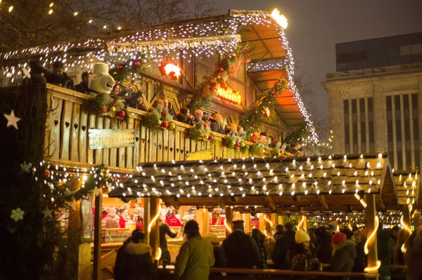 Duitsland Dortmund December 2017 Mensen Rusten Kerstmarkt Het Centrale Plein — Stockfoto