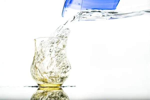Primer Plano Una Bebida Fresca Agua Una Botella Estudio Sobre —  Fotos de Stock