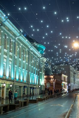 Rusya, Moskova, Aralık 2017: yeni yıl ve Noel aydınlatma dekorasyon sokakta Bolshaya Dmitrovka, Moskova, Rusya Federasyonu