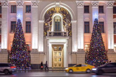 Tverskaya Caddesi'nde Moskova Belediye binasında yeni yılın ilk günü