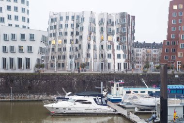 Almanya, Düsseldorf, Aralık 2017: Düsseldorf, Kuzey Ren-Vestfalya'Modern mimari.
