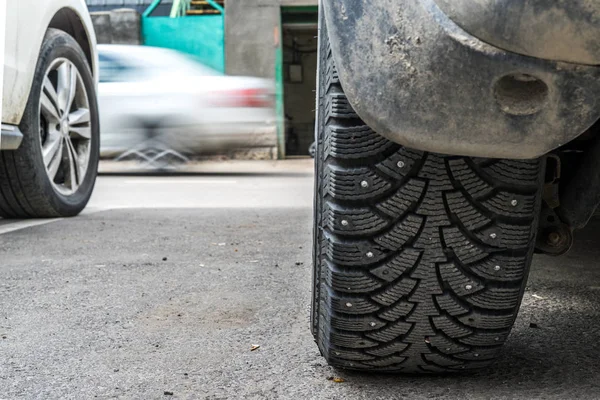 Kış lastik çiviler veya sivri