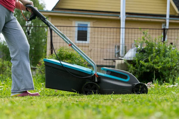 Outdoor Worker Mowing Lawn — Stock Photo, Image