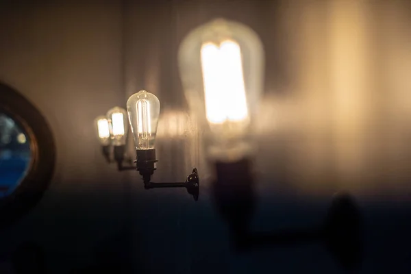 Žárovky Moderní Kavárně Lampa Edison — Stock fotografie