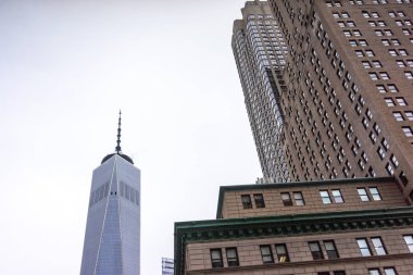 New York, Usa, 30 Kasım 2018: Duman New York'taki Dünya Ticaret Merkezi'nin çatı