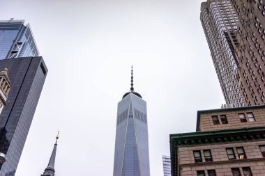 New York, Usa, 30 Kasım 2018: Duman New York'taki Dünya Ticaret Merkezi'nin çatı