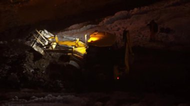 Traktör Park bir yol oluşturur