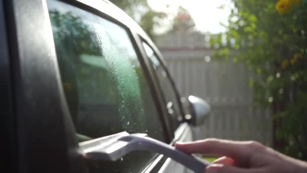Autó Üveg Természetben Tisztítása — Stock videók