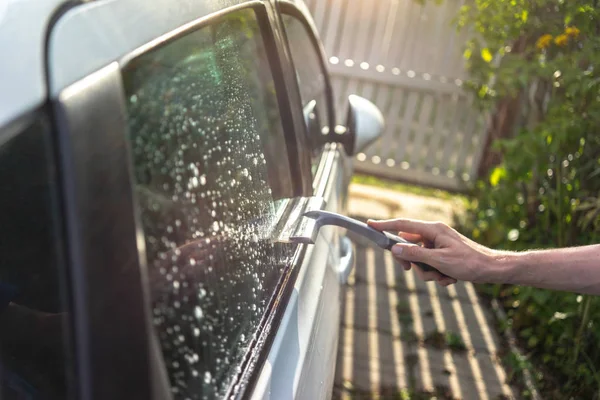 Worker Washing Car Window Scraper — Stock Photo, Image