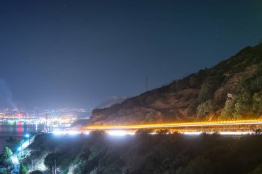 yılan gibi yolda araba hafif rotaları