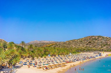 Yunanistan, Girit, Ağustos 2018: Yunanistan 'da Girit adasında Vai palmtrees Körfezi ve plaj