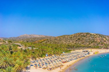 Yunanistan, Girit, Ağustos 2018: Yunanistan 'da Girit adasında Vai palmtrees Körfezi ve plaj
