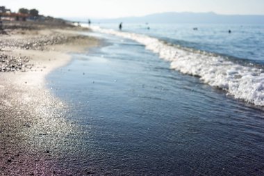  Güneşte sahilde dalgalar