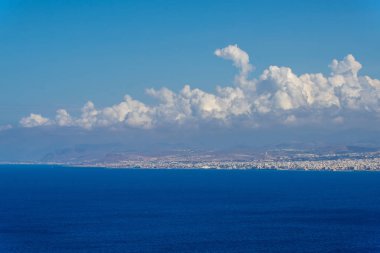 Yunanistan 'daki Heraklion kentinde dağdan görünüm
