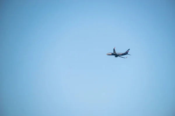 Yunanistan Kandiye Ağustos 2018 Aeroflot Uçağı Kandiye Şehri Üzerinde Uçuyor — Stok fotoğraf