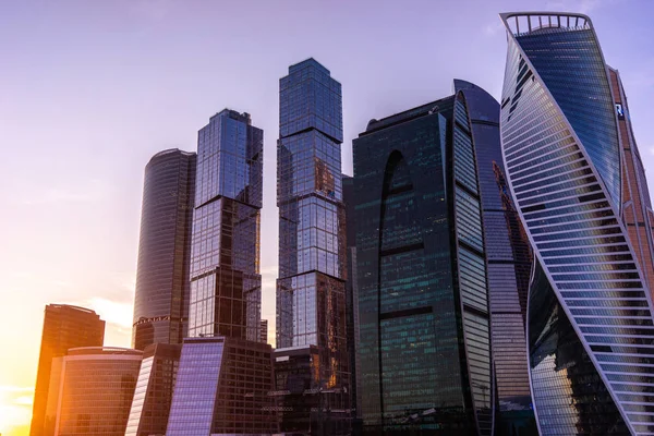 Moskova Uluslararası İş Merkezi akşam