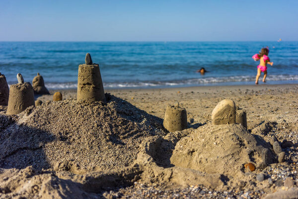 Песчаный замок на пляже