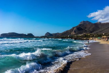 Girit'te Falasarna sahilinde deniz dalgaları