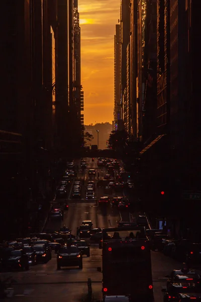 Zonsondergang 42E Straat Met Kleurrijke Lichten Van Het Verkeer Door — Stockfoto