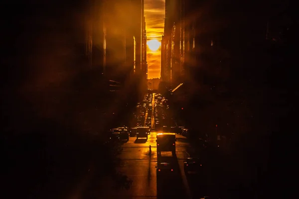 Pôr Sol Sobre 42Nd Street Com Luzes Coloridas Tráfego Através — Fotografia de Stock
