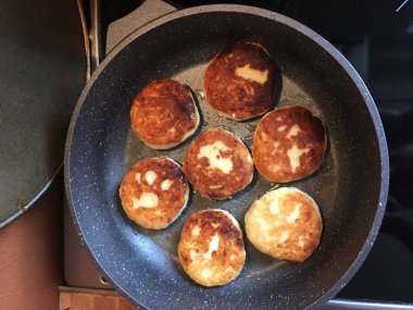 Süzme peynirli gözleme, Rus tarzı mutfağı . 