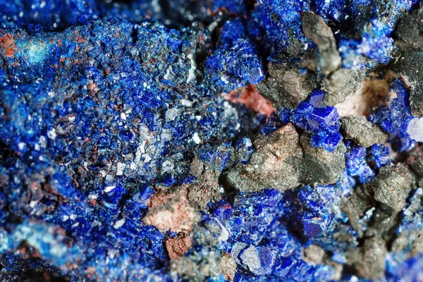 Minerale azurite. De textuur van het mineraal. Macro-opnamen van natuurlijke edelsteen. Het ruwe mineraal. Abstracte achtergrond. — Stockfoto