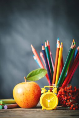 Okul malzemeleriyle okul geçmişine dönelim..