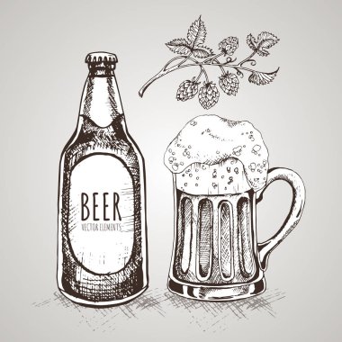 Boyalı öğeleri bira tema üzerinde. Vektör kümesi. Bira cam, kupa, şişe ve hop. Vintage vektör resmi web, poster, partiye davet için oyma.
