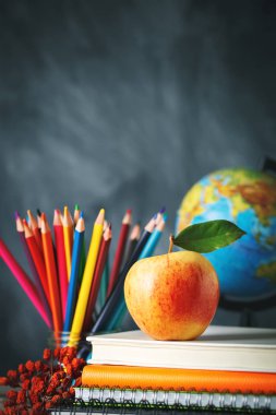 Okul malzemeleriyle okul geçmişine dönelim..