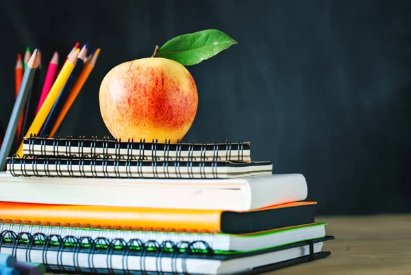 Okul malzemeleriyle okul geçmişine dönelim..