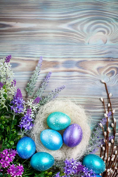 Kellemes húsvéti ünnepeket. Gratuláló húsvéti háttér. Háttér másol hely. Szelektív összpontosít. Felülnézet. Vízszintes. — Stock Fotó